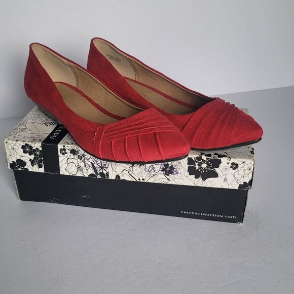 CL by Laundry Saleema Suede Ballet Flats Shoes in Chili Red. Size 9 - Picture 7 of 7